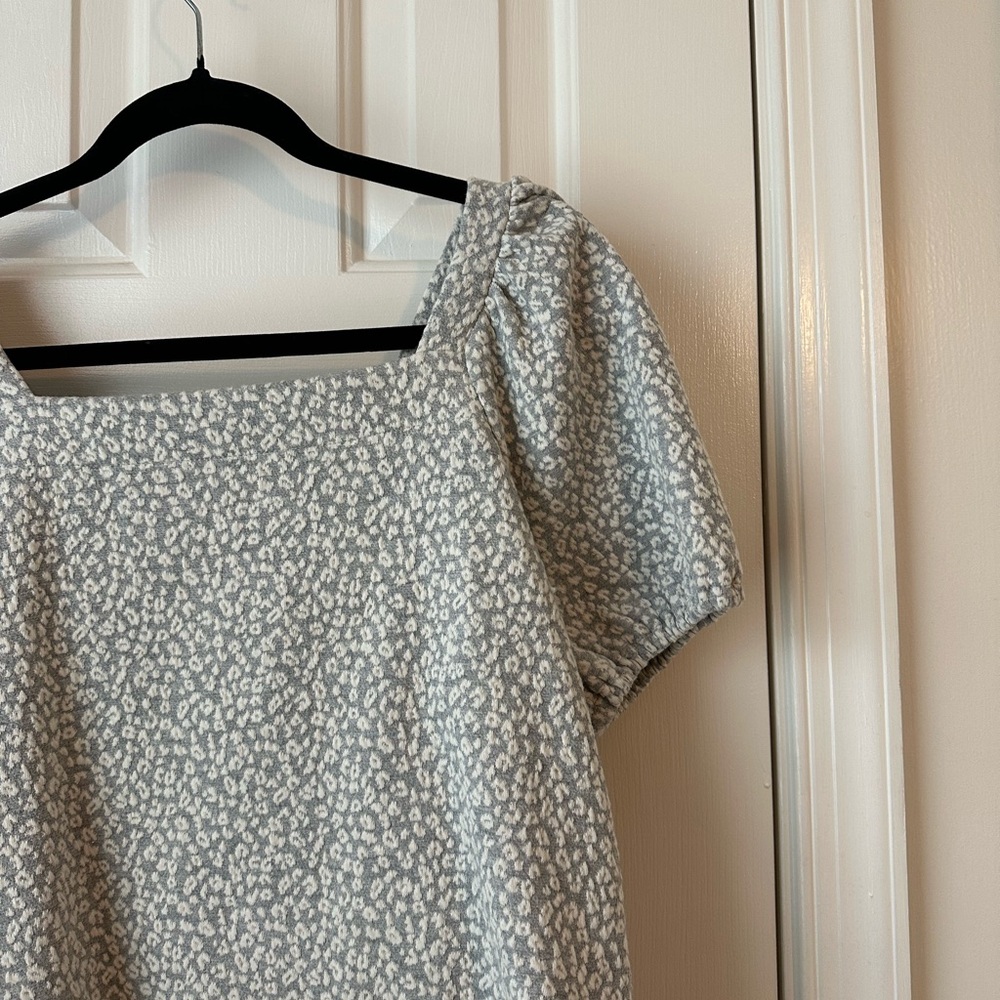 LOFT Square Neck Puff Sleeve Top. Size M - Picture 3 of 5